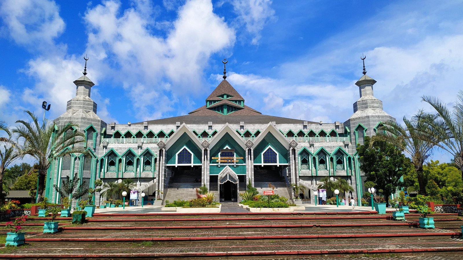 Masjid Al-Markaz Al-Islami Makassar: Simbol Kemegahan Islam di Sulawesi